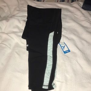 Old Navy Active pants with green scrunch bottom